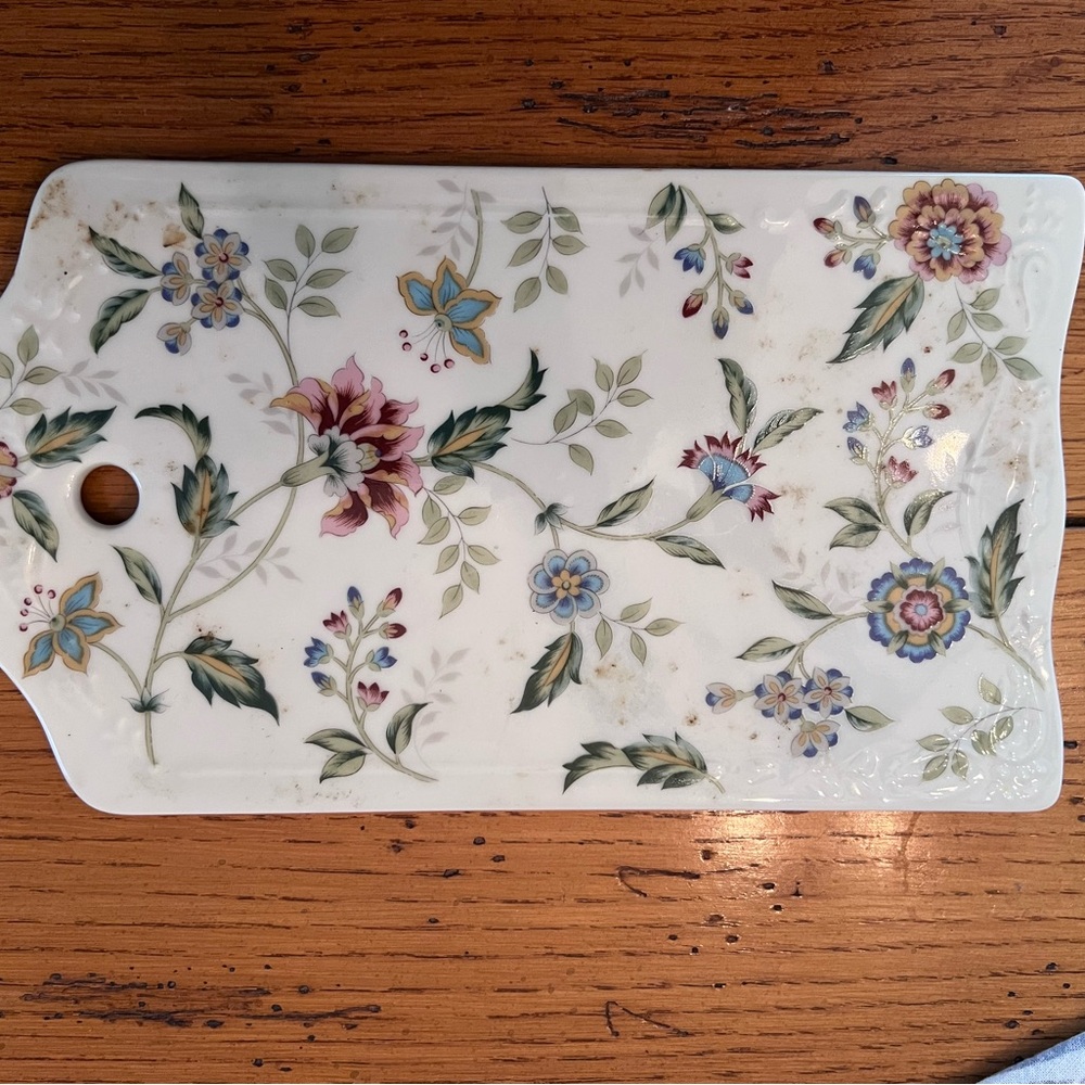 Andrea By Sadek White Ceramic Piece